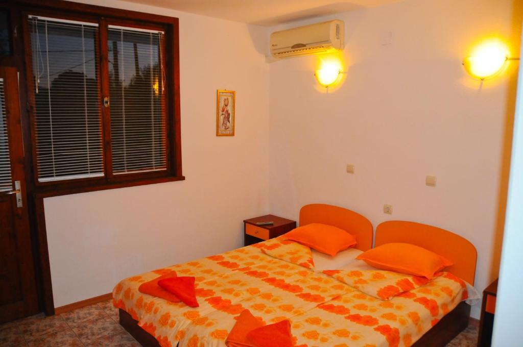 Villa Velika - Slavi Bilik gambar