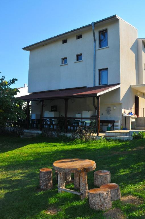 Villa Velika - Slavi Bilik gambar